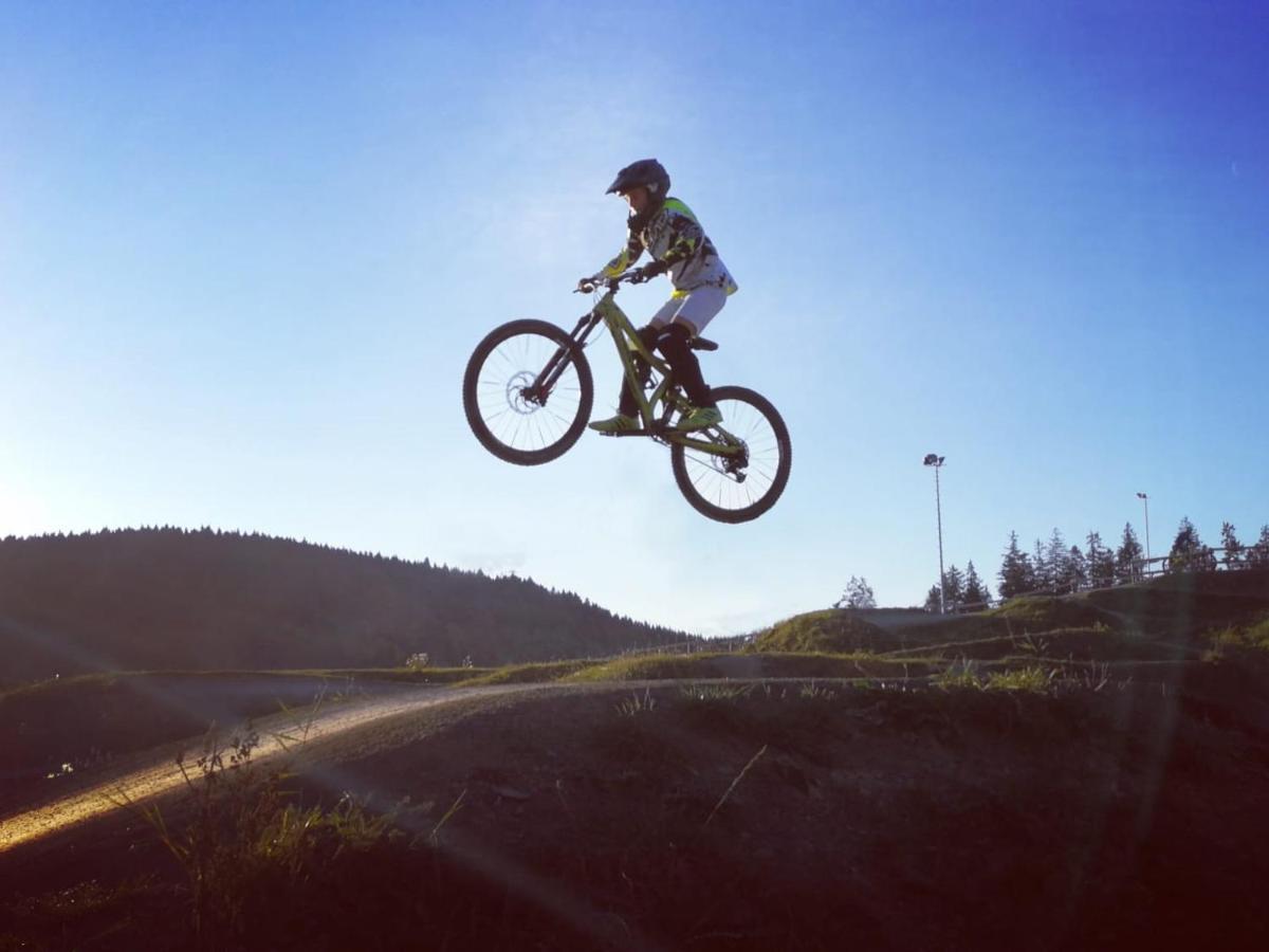 Bergkristall Direkt Am Bikepark Und Skigebiet, 2 Schlafzimmer, Terrasse, Abschliessbarer Keller Winterberg Exterior foto
